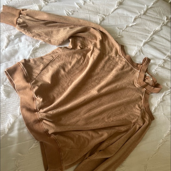 tan Carol Christian pullover with shoulder cutouts - Picture 2 of 2